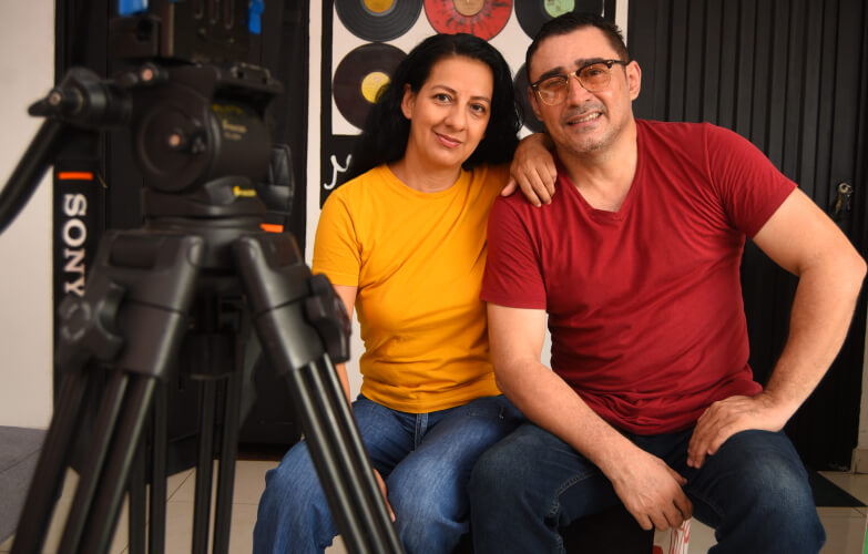Deisy Muñoz y su esposo, José Salazar, fundaron Audiovisuales Mundo Records 