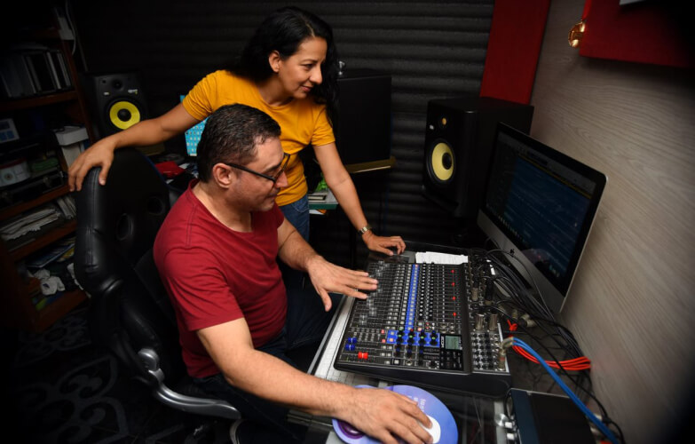 Deisy Muñoz y su esposo, José Salazar, fundaron Audiovisuales Mundo Records