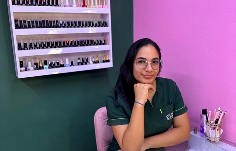 María Victoria Lozada, propietaria del salón de belleza Victoria Lozada Spa.